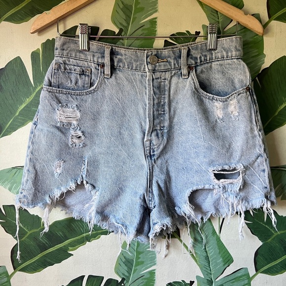Pacsun High Rise Icon Short Light Wash Distressed Size 28 - Picture 1 of 7